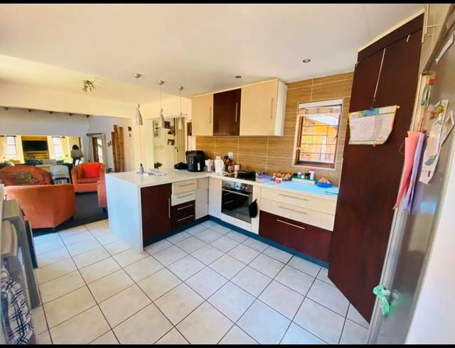 4 BEDROOM HOUSE FOR SALE IN VORNA VALLEY
